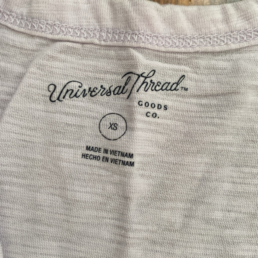 Universal Thread Oversized Tanks - Picture 2 of 5